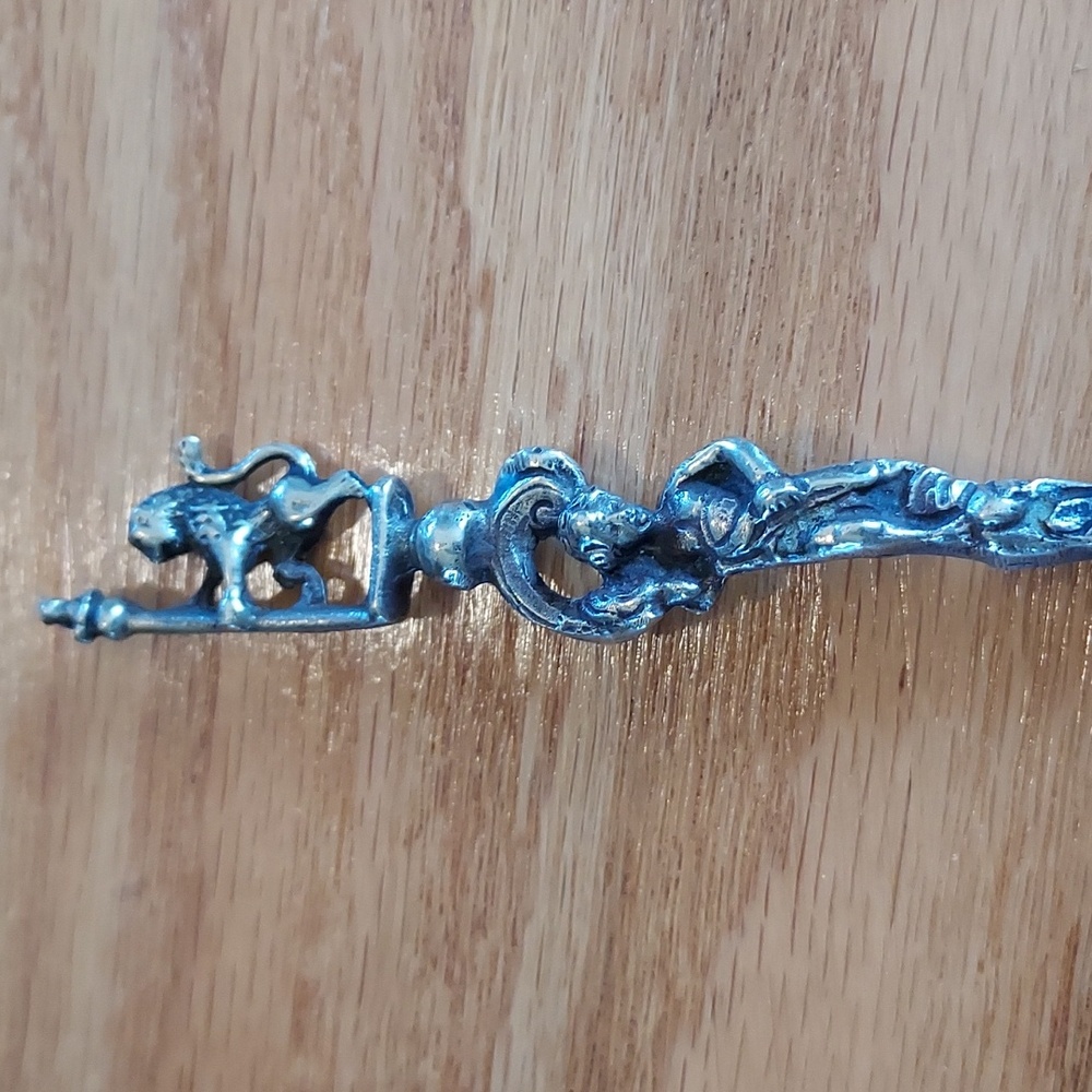 1930's Ornate Gothic Shovel spoon - Picture 3 of 4
